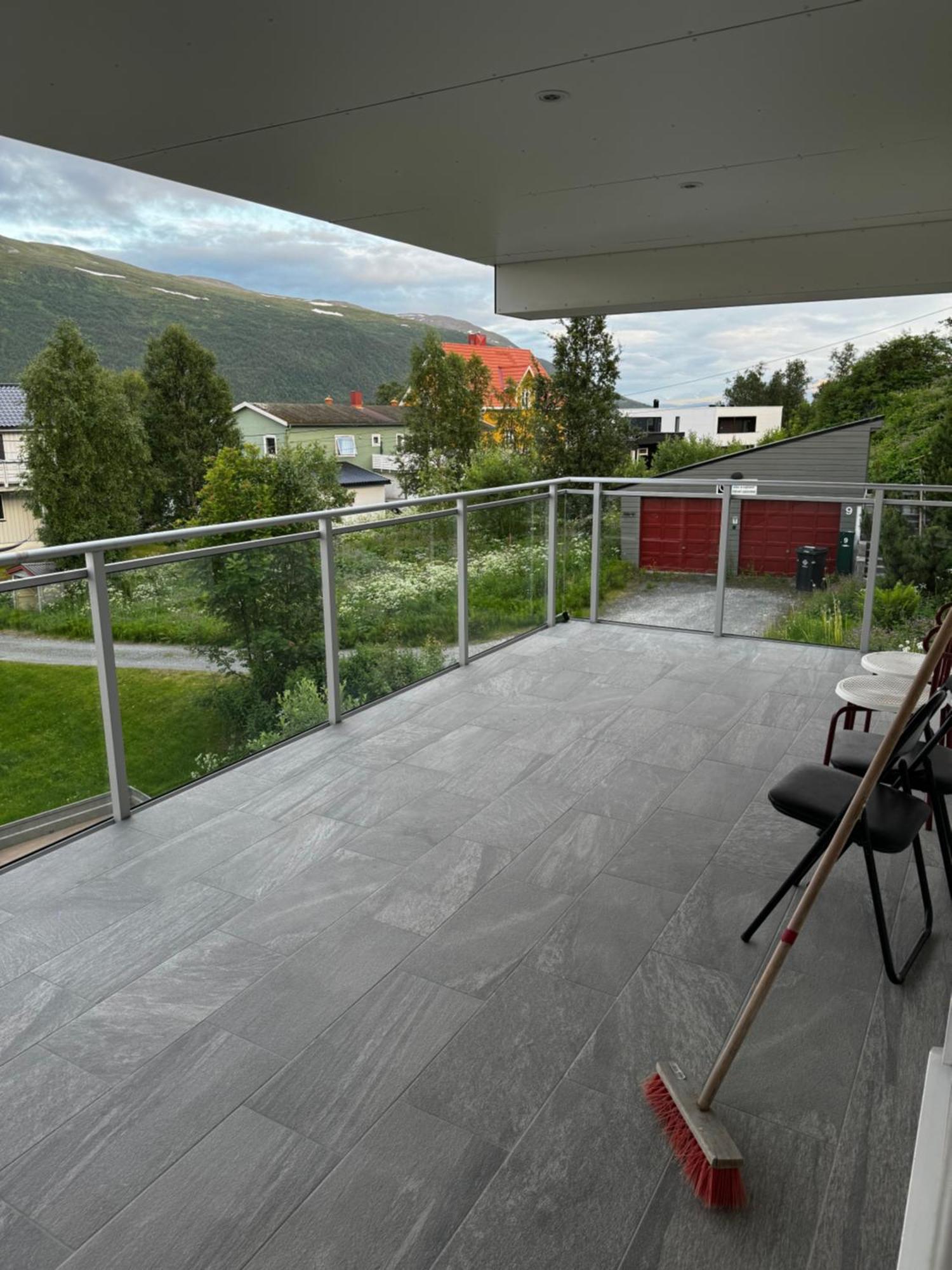 Sentral Leilighet Med Fantastisk Utsikt 特罗姆瑟 外观 照片